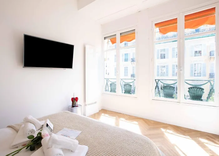 Le Magenta - Happy Rentals